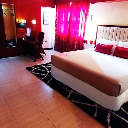 Dulcinea Hotel And Suites Мактан Экстерьер фото