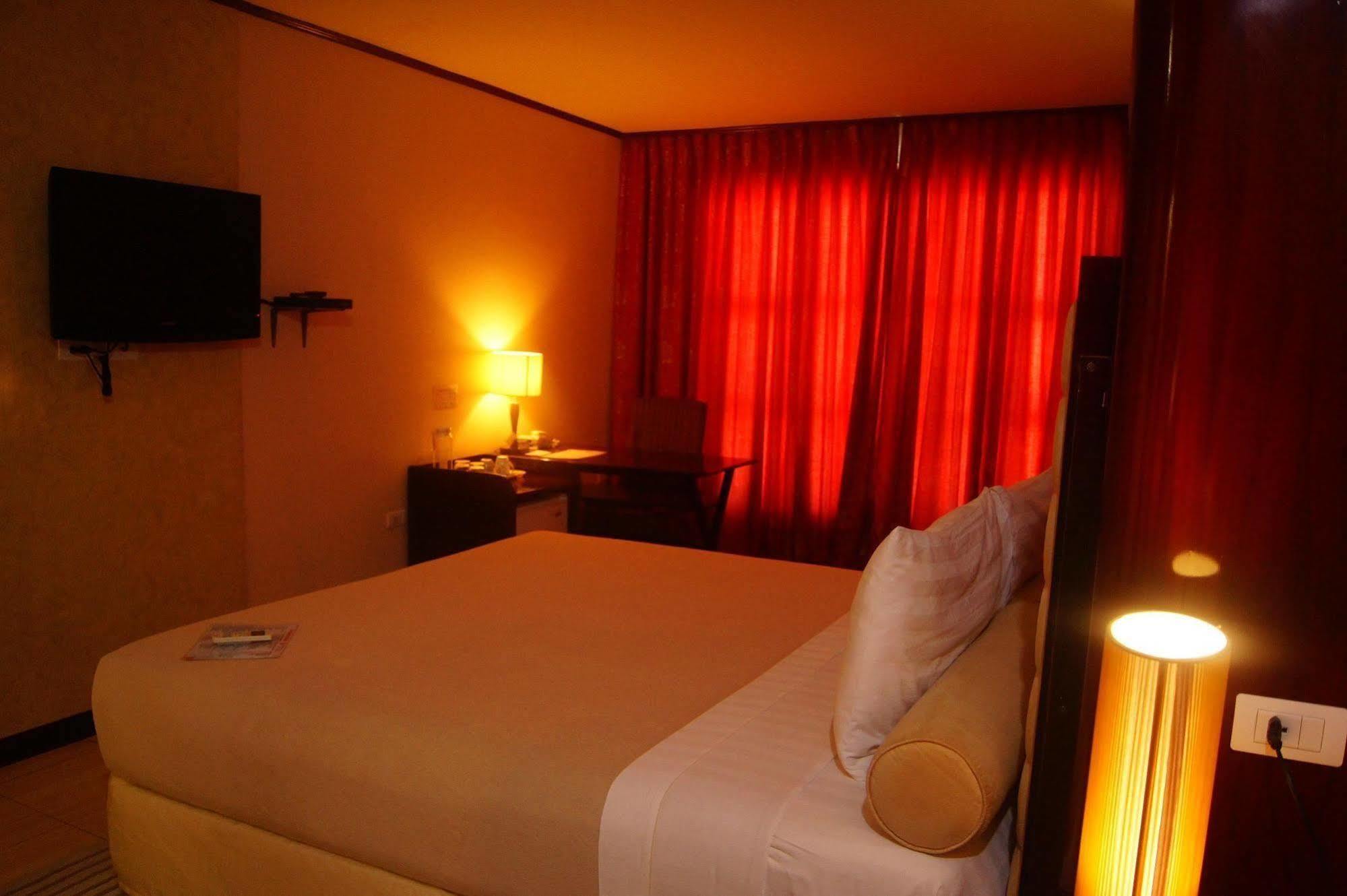 Dulcinea Hotel And Suites Мактан Экстерьер фото